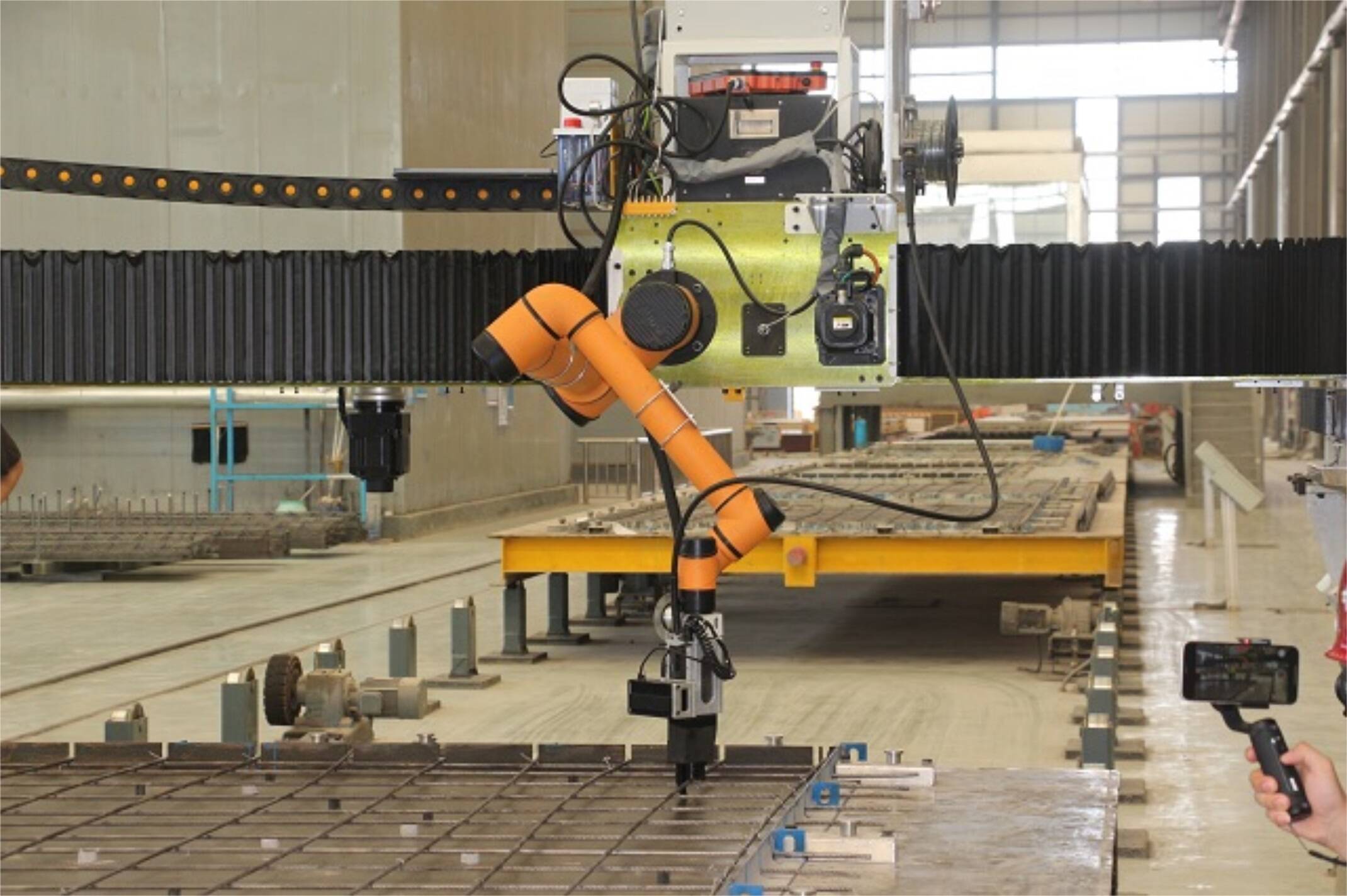 科技賦能，智造未來(lái) 中建八局自行式智能鋼筋綁扎機(jī)器人（RBBD-BOT2）與園林景觀工程設(shè)計(jì)的創(chuàng)新融合